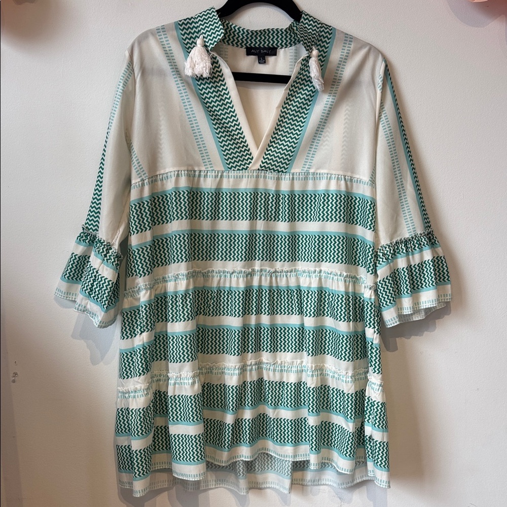 Aly Daly Green and White Patterned Dress Large